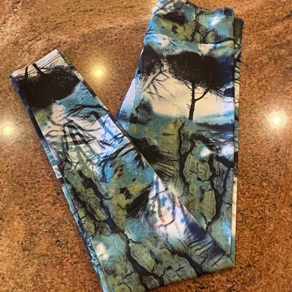 NEW! Onzie Forest Print Full Length Leggings Size Small/Medium - Picture 3 of 11